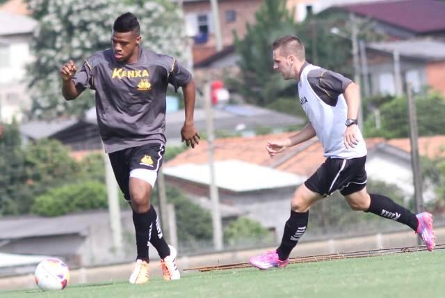 Luizinho relaciona 20 jogadores para enfrentar o Novo Hamburgo