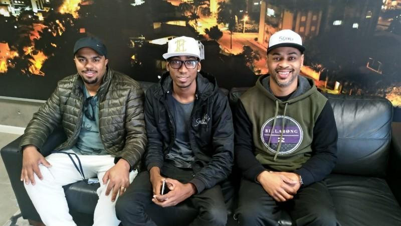 Roda de música é projeto novo do grupo 5 Faz Samba