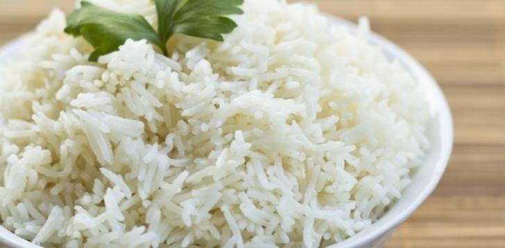 Como fazer arroz branco soltinho