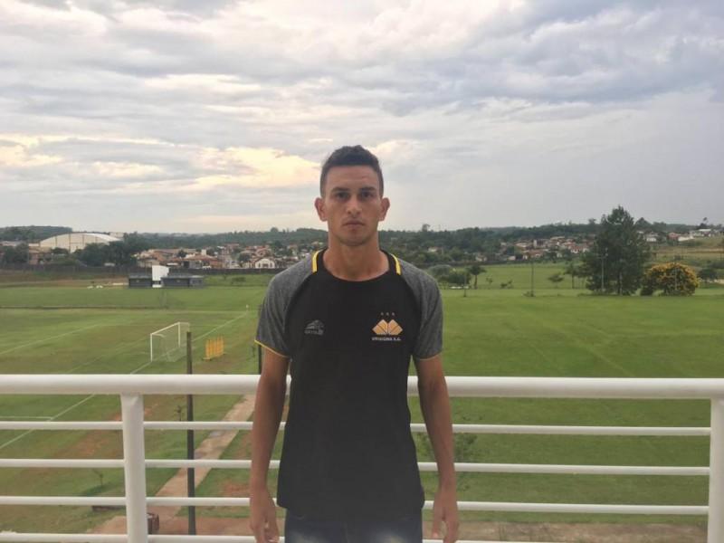Criciúma anuncia a contratação do meia atacante Léo Ceará 