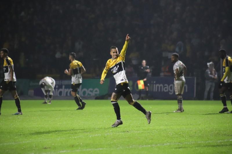 Empate em fotos: veja as imagens da partida entre Criciúma e Fluminense pela Série A 