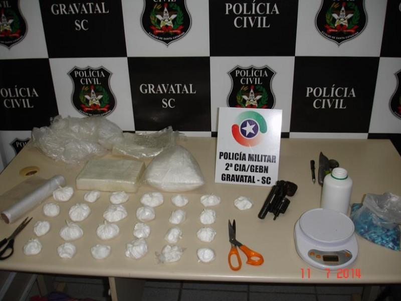 Homem envolvido com droga e tentativa de homicídio é detido em Gravatal
