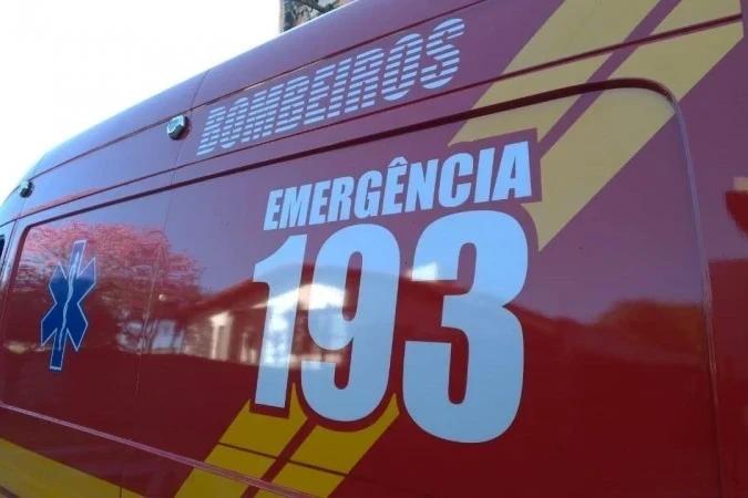 Idoso fica gravemente ferido em colisão entre moto e carro em Criciúma