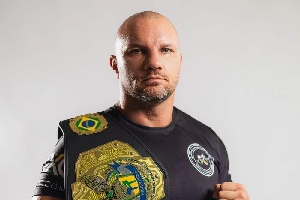 Próximo da aposentadoria, lutador busca apoio para representar Sul de SC em Mundial de muay thai