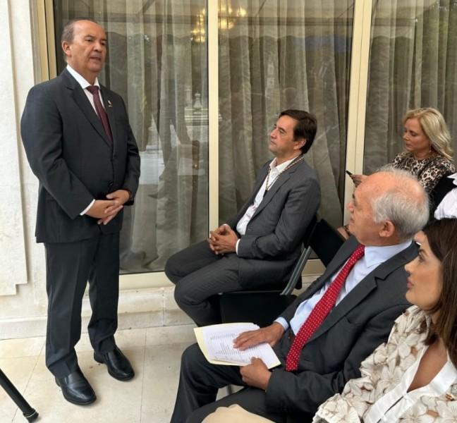 Governador tem primeira reunião de trabalho em Portugal 