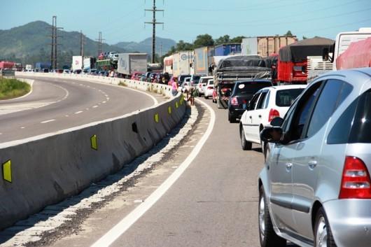 Mais de 20 quilômetros de filas nos trechos entre Tubarão/Laguna e Sombrio/Araranguá