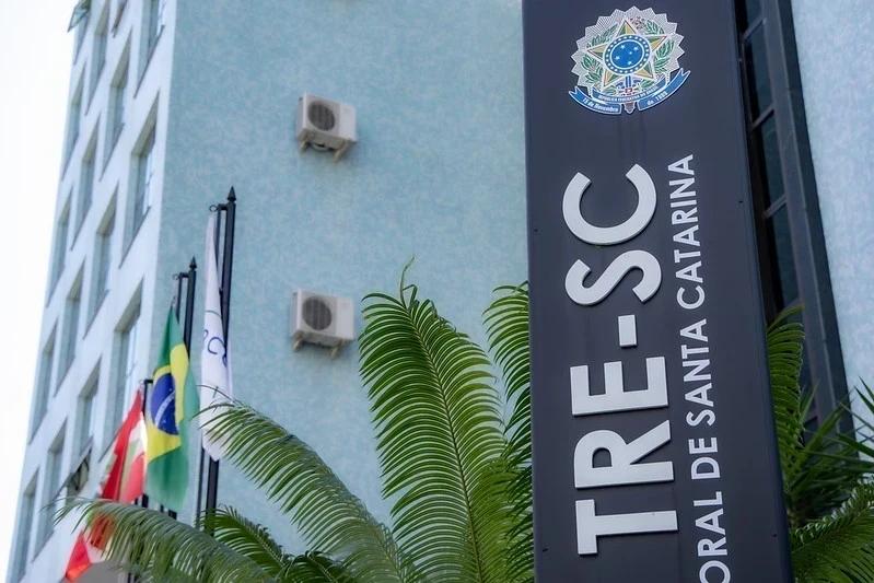 TRE-SC estima crescimento do eleitorado e revisa locais de votação