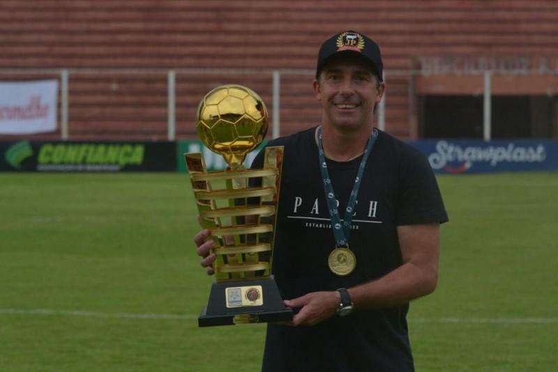 Martelo batido: Paulo Baier não fica no Próspera