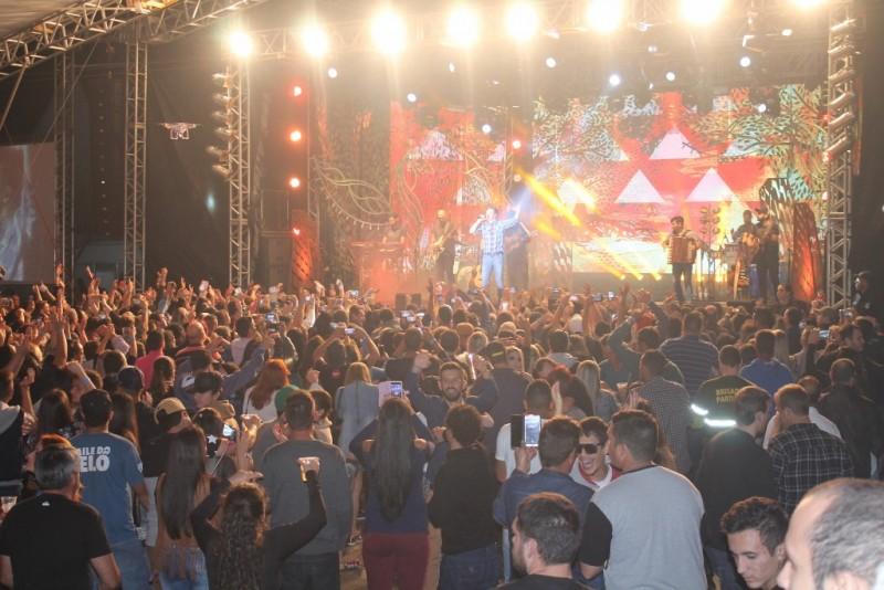 Mais de 60 mil pessoas prestigiaram a Festa da Tainha