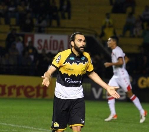 Léo Gamalho é diagnosticado com câncer de pele; Criciúma se manifesta
