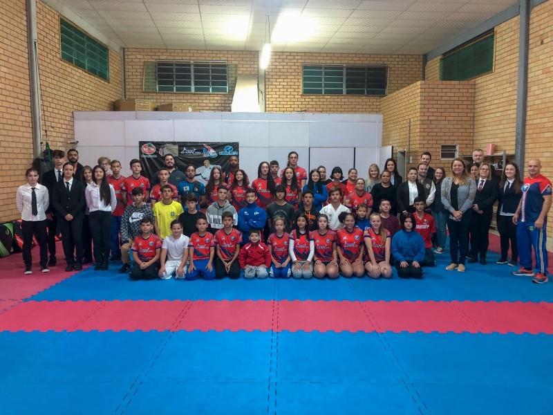 FME de Içara conquista duas medalhas no Sul-Americano de Karatê
