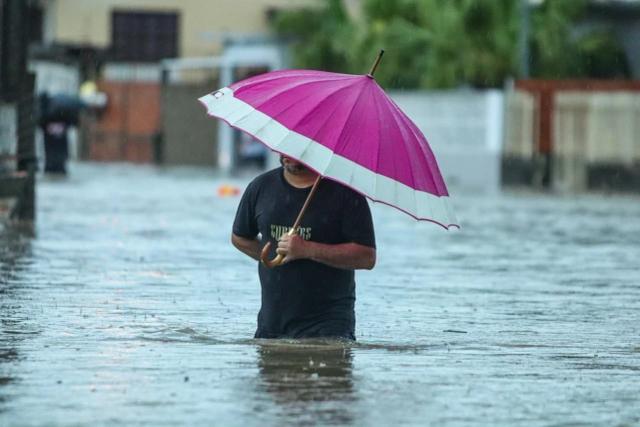 Confira a galeria de fotos dos pontos de alagamentos após fortes chuvas em Criciúma