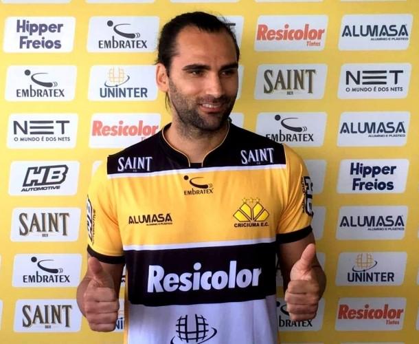 Apresentado, Léo Gamalho não é relacionado para a partida contra a Chapecoense