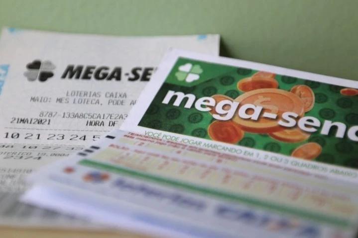 Sem acertadores, prêmio da Mega-Sena acumula e vai a R$ 11 milhões; veja dezenas sorteadas