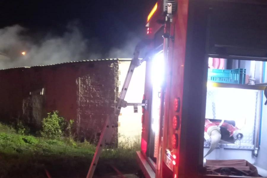 Estufa de fumo é destruída por incêndio em Içara