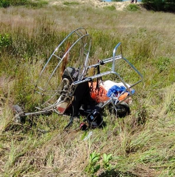Balneário Gaivota: homem que andava de paramotor sofre queda de 20 metros e fica gravemente ferido