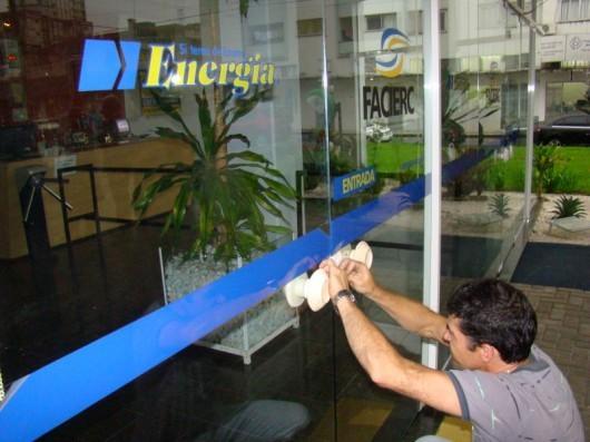 Oficial de Justiça cumpre mandado de despejo no Colégio Energia