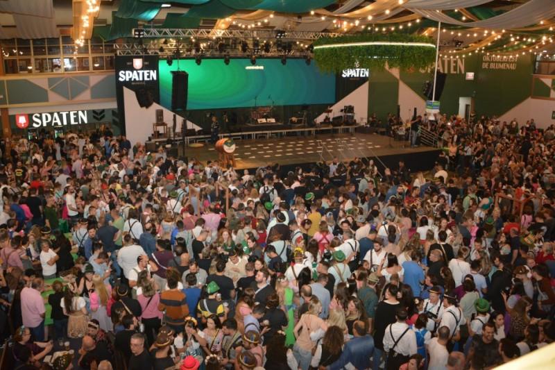 Santa Catarina: Oktoberfest é suspensa temporariamente por conta da previsão de chuvas