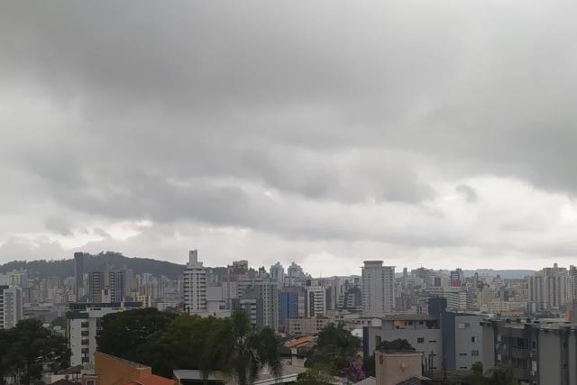Com previsão de chuva, quarta-feira será nublada com temperaturas amenas em Criciúma