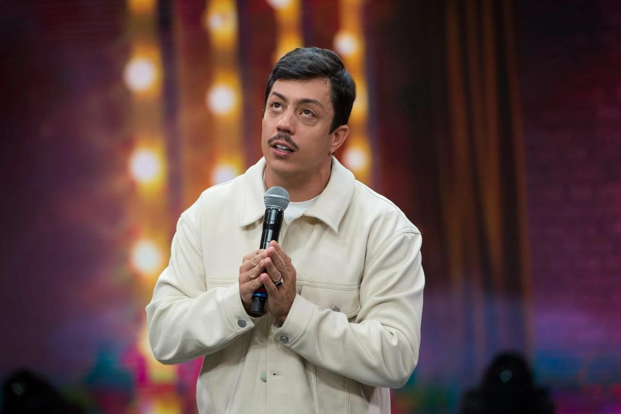 Teatro Elias Angeloni recebe agenda intensa com grandes nomes do humor, da música e da cultura