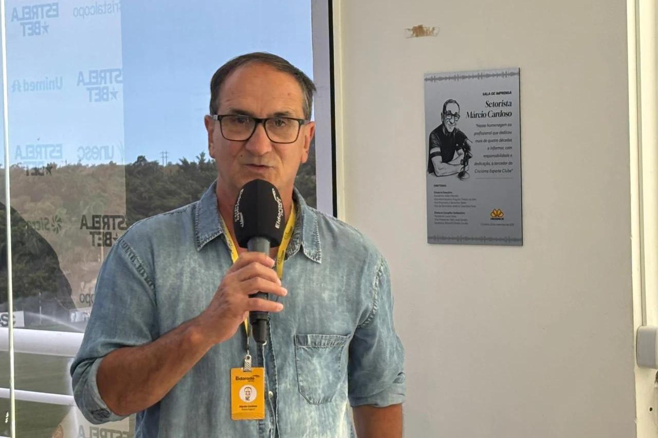 ’Eu nunca passei por um momento tão emocionante assim’, afirma Márcio Cardoso ao receber homenagem no CT