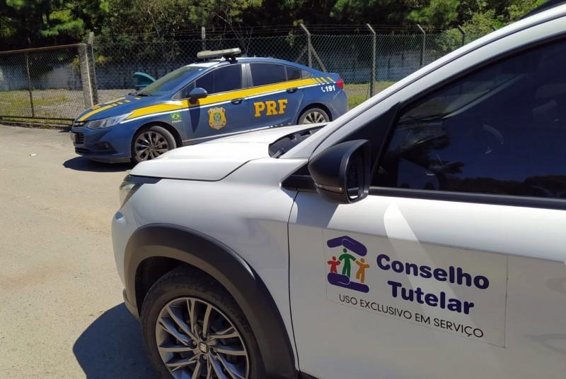 Adolescentes são flagrados viajando escondidos dos pais do Paraná com destino a Santa Catarina