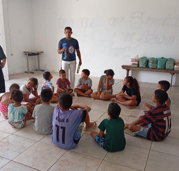 Capoeira Beribazu leva oficinas gratuitas para crianças e adolescentes do bairro Renascer