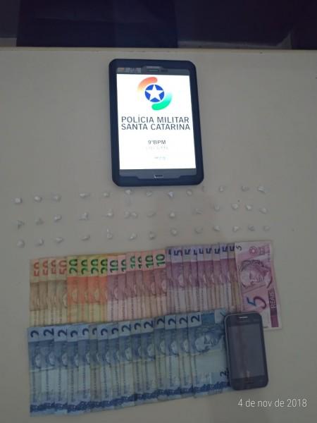 Polícia Militar apreende 40 embalagens com crack