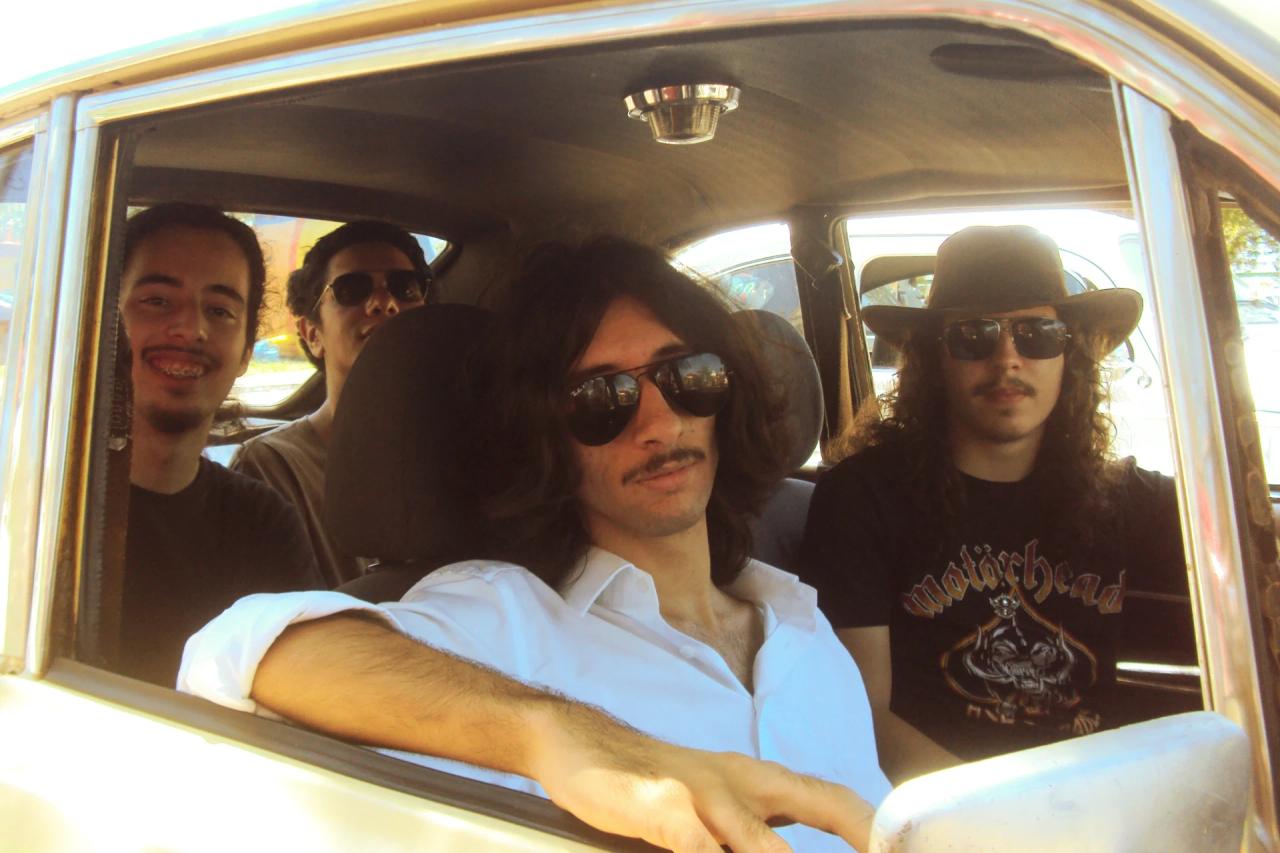 Ás de Espadas: banda de rock clássico integra cenário musical de Imbituba