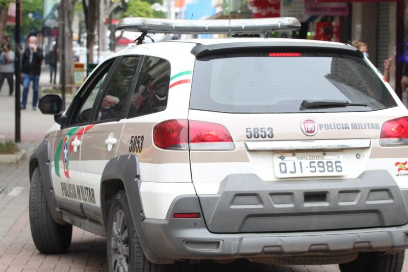 Homem com mandado de prisão ativo é preso em Tubarão