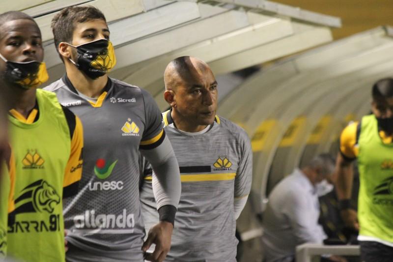 Após empate, Hemerson Maria avalia desempenho: 'foi uma grande partida, estão de parabéns'