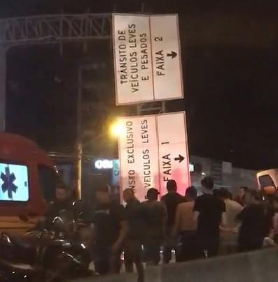 Homem morre e quatro pessoas ficam feridas em acidente na BR 101