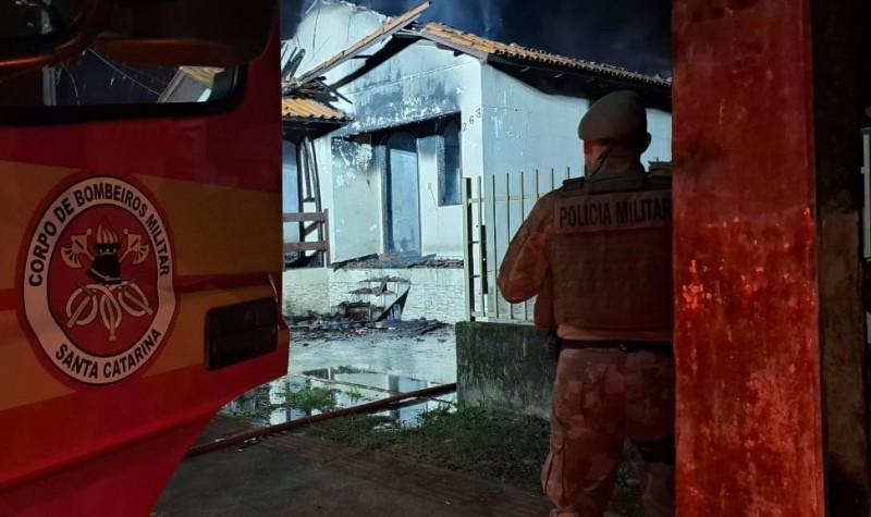 Criciúma: após discutir com companheira, homem coloca fogo em casa e mata sogra e filha