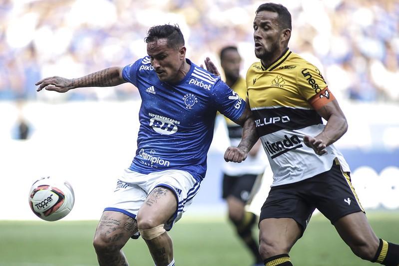 Criciúma sai na frente, mas cede empate nos minutos finais ao Cruzeiro 