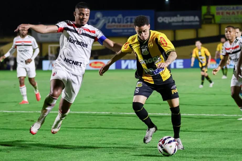 Rodada fecha com concorrente ao acesso em campo nesta segunda-feira