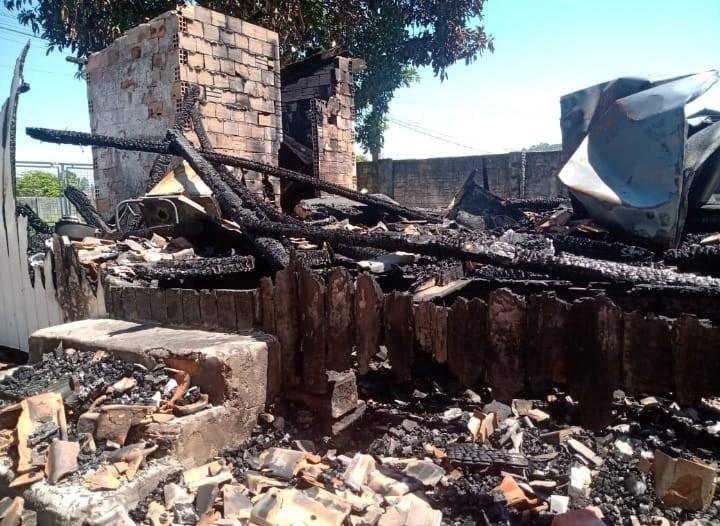 Criciúma: morador que teve a casa destruída por incêndio pede ajuda para recuperação