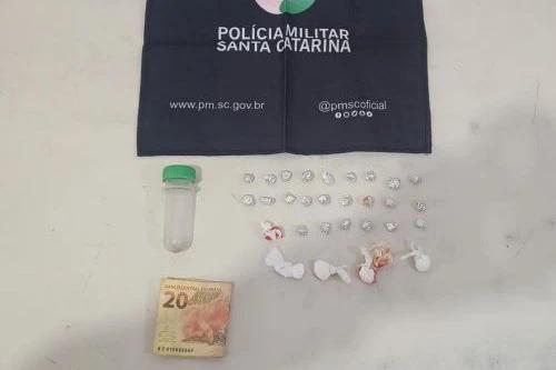 PM flagra comércio de droga em Araranguá