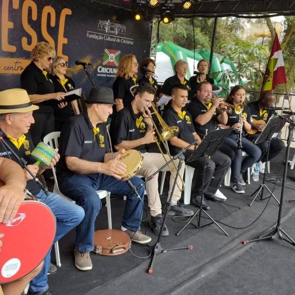 Sociedade Cultural Cruzeiro do Sul apresenta-se na Praça Nereu Ramos neste sábado