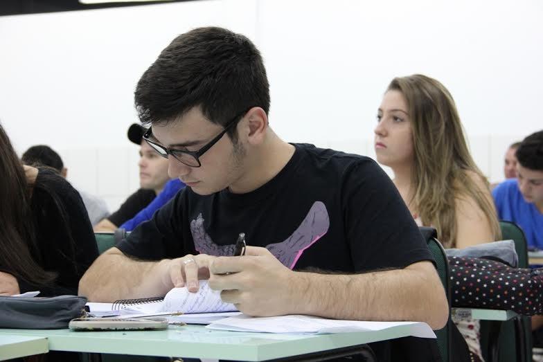 Inscrições para novos contratos do Fies acontecem até quinta-feira