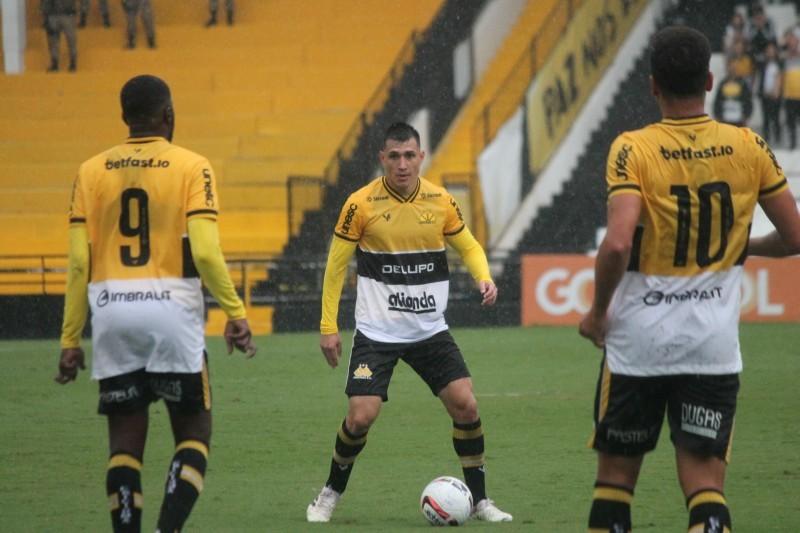 Léo Costa detalha desejo de ser capitão do Tigre e fala sobre jogo diante da Chapecoense