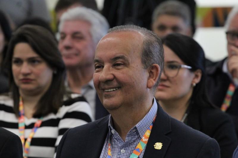 Governador Jorginho Mello vai se licenciar do cargo por 12 dias