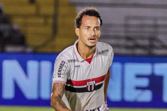 Artilheiro do Botafogo-SP, Morelli projeta duelo contra o Tigre: ‘jogo extremamente difícil’