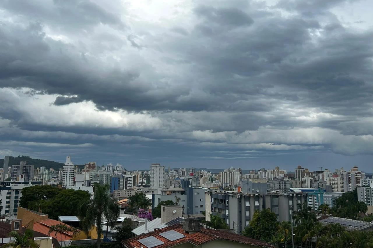 Defesa Civil de Criciúma atualiza previsão de chuva para domingo e segunda-feira