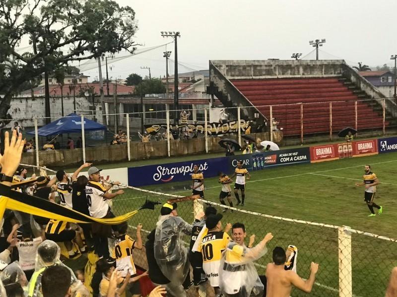Torcida do Criciúma esgota ingressos para o confronto da volta diante do Hercílio Luz