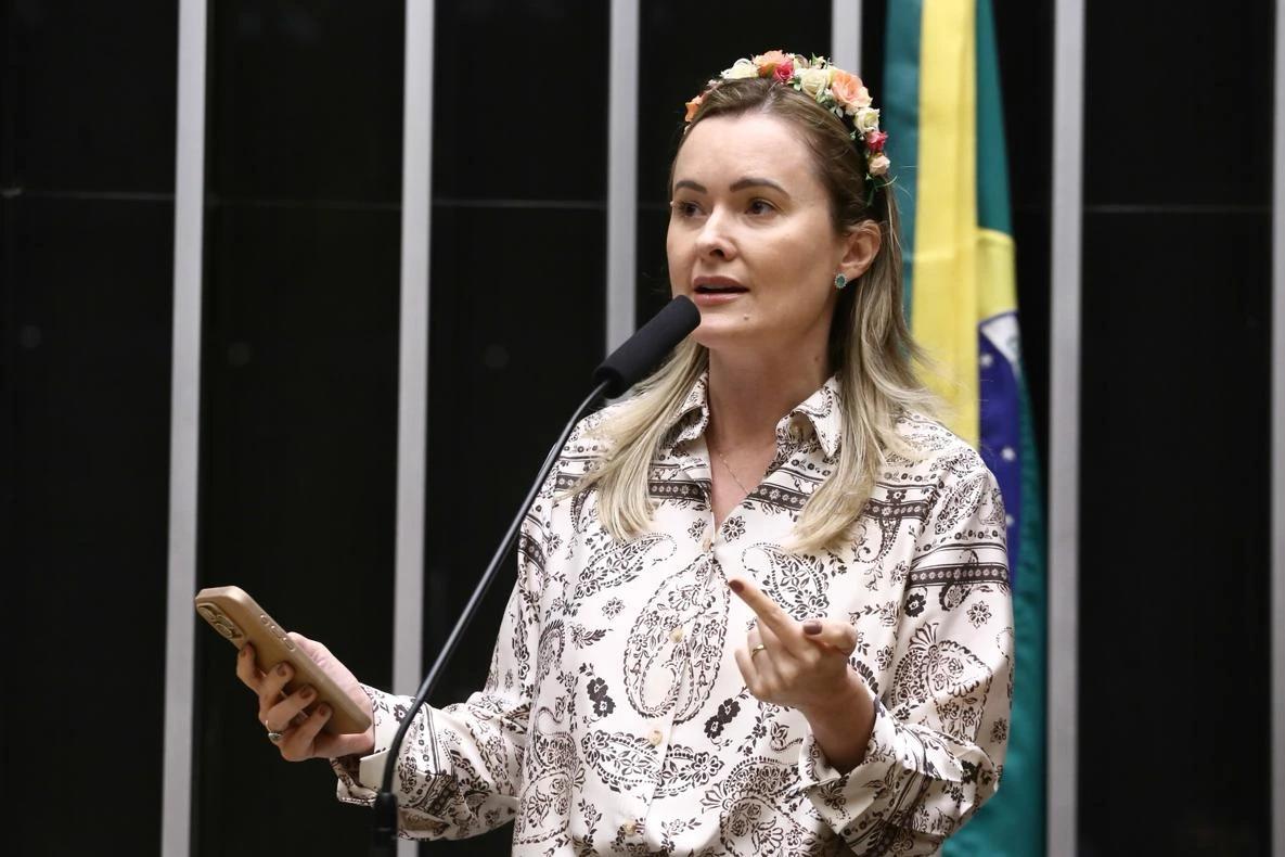 Deputada propõe dedução integral de gastos com educação no Imposto de Renda