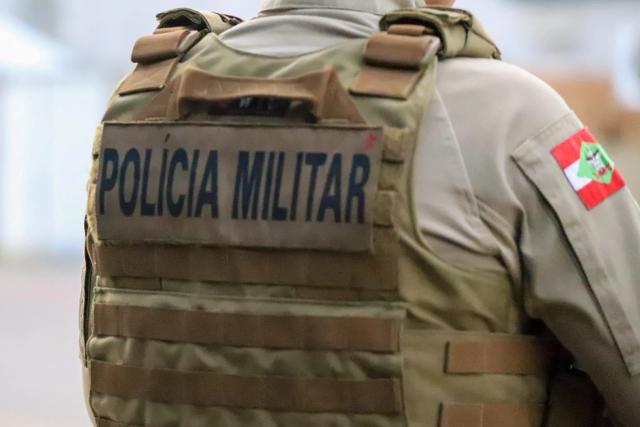 Motociclista sem CNH é abordado após manobra perigosa e recusa teste do bafômetro