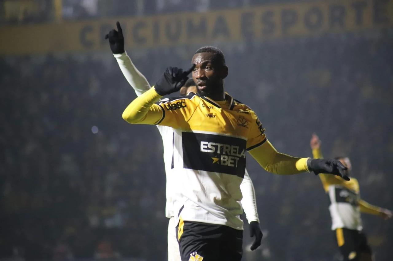 Bolasie mantém foco em permanência e sinaliza ficar no Brasil para 2025