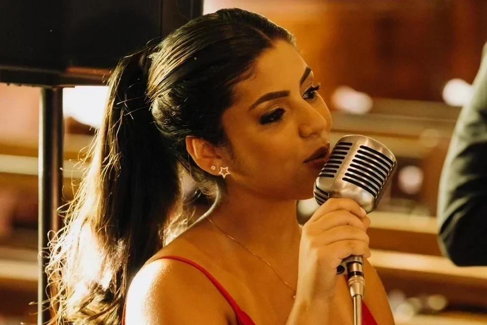 Do violão aos altares: Thaiane Madeira espalha o amor pelo Sul catarinense