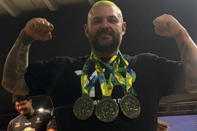 Atleta do Sul de SC se destaca nacionalmente ao quebrar recordes e conquistar títulos no powerlifting