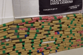 Vídeo: motorista é flagrado com mais de 100 quilos de maconha em porta-malas de carro